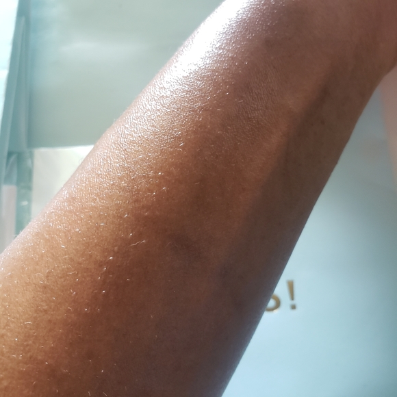 SHIMMY SHIMMY SHIMMERING BODY OIL - Picture 4 of 5